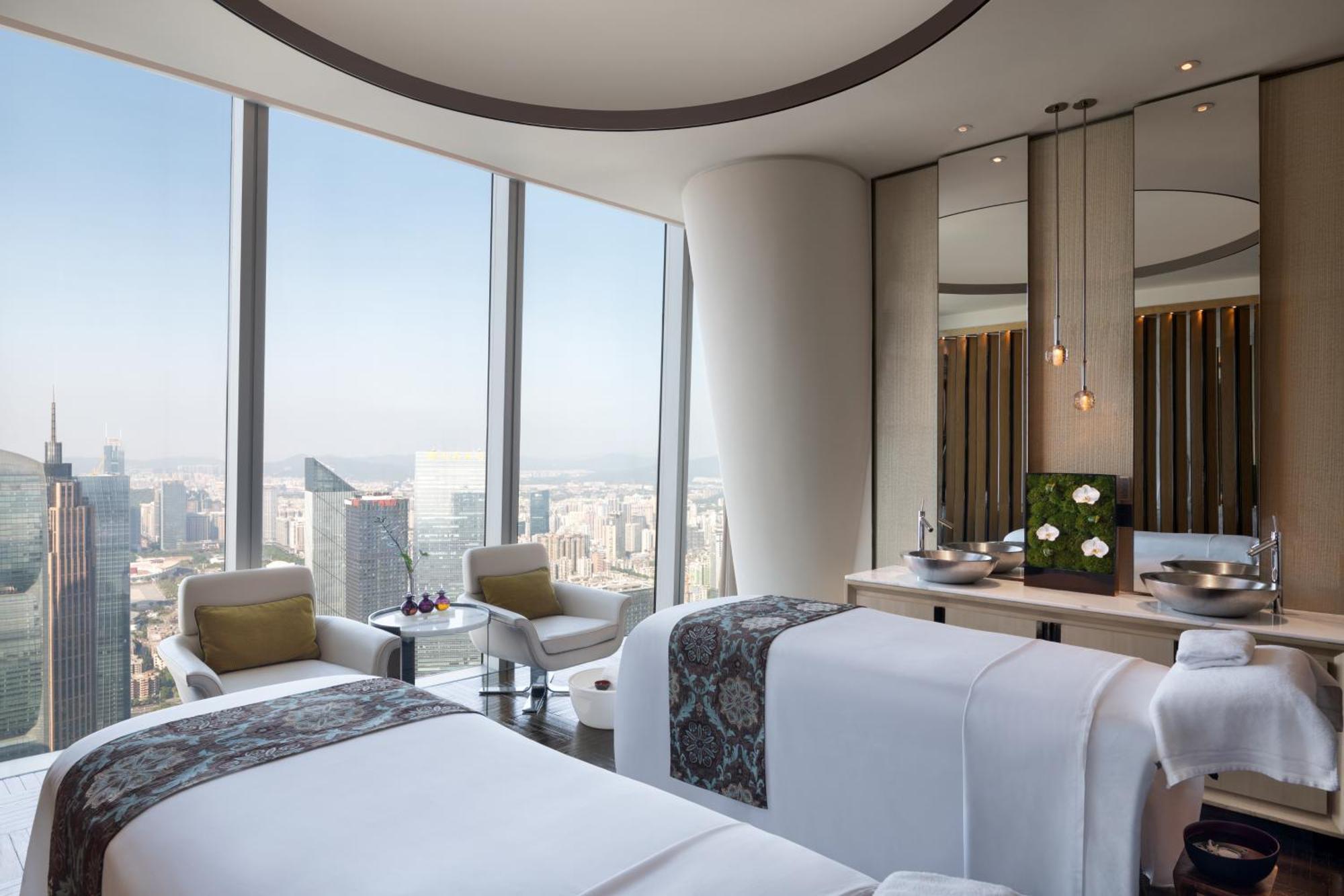 Four Seasons Hotel Guangzhou Exterior photo